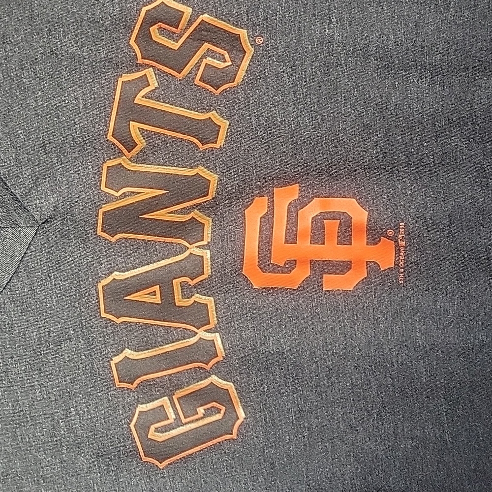 SF Giants Women's V-Neck Size Small